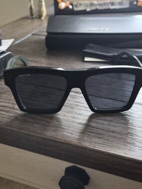 Gucci Black & Olive Green Flat-Top Square Sunglasses GG0962S 009 with Case